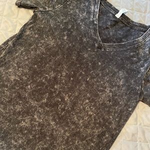 Boutique V-neck tee Large